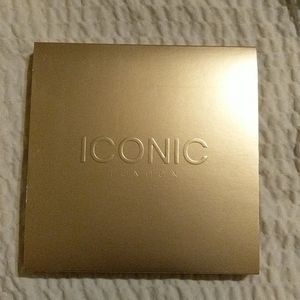 Iconic London Day To Slay Eyeshadow Palette